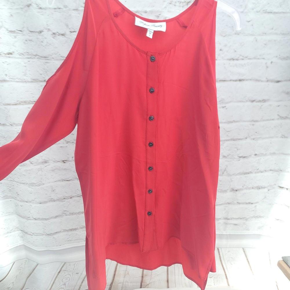 Fifteen Twenty Red Cold Shoulder Size Large Button Down High Low Blouse Shirt